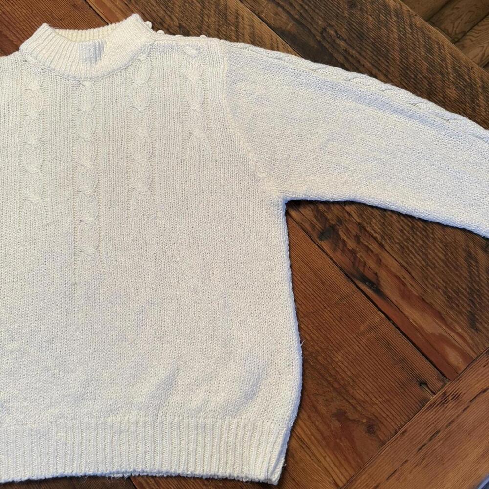 Beautiful vintage Partners by Mervyns 100% acrylic white sweater - Picture 4 of 8